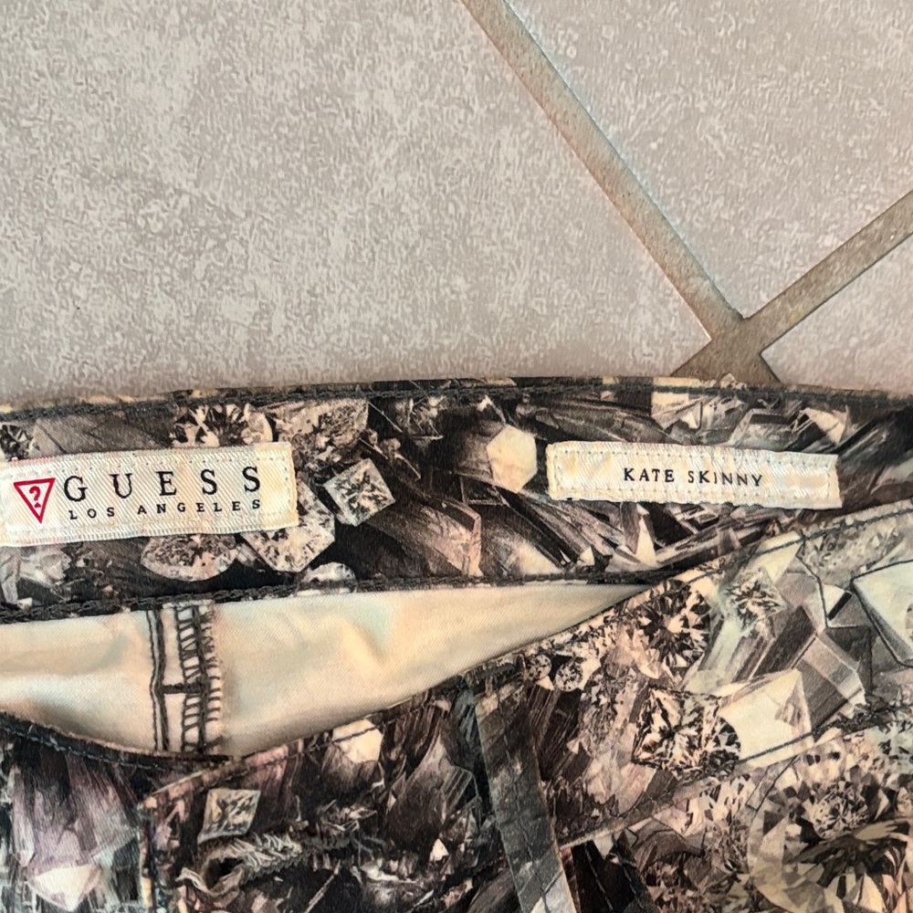 Guess Abstract Patterned Pants - Picture 2 of 4